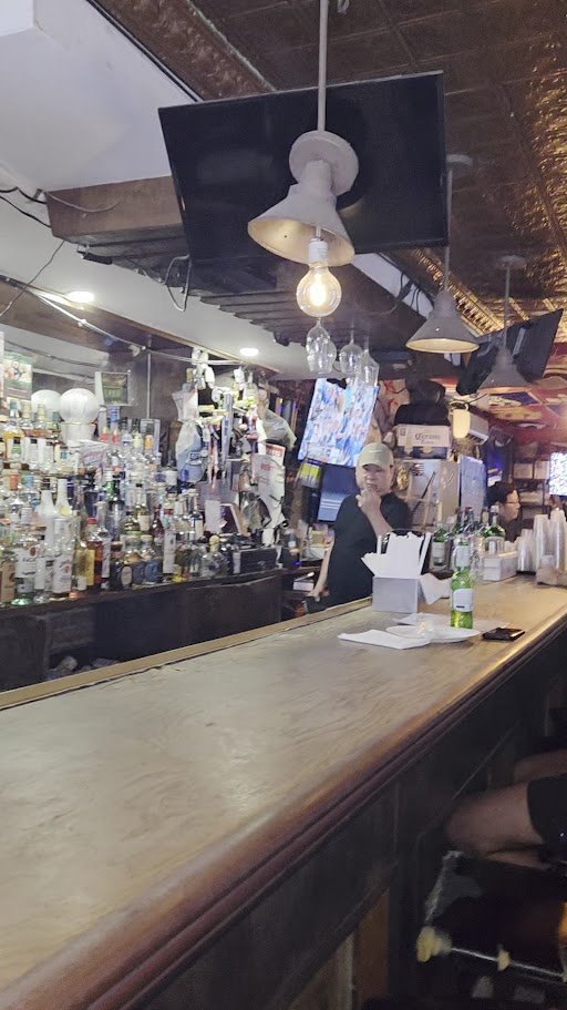 Old-school seafood bar with casual seating.